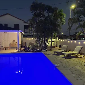 Couette-café Confort Vue Piscine Baie-Mahault